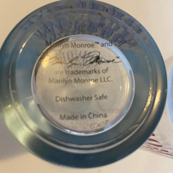 Marilyn Monroe Glasses 2 High Ball 6" - Picture 4 of 5